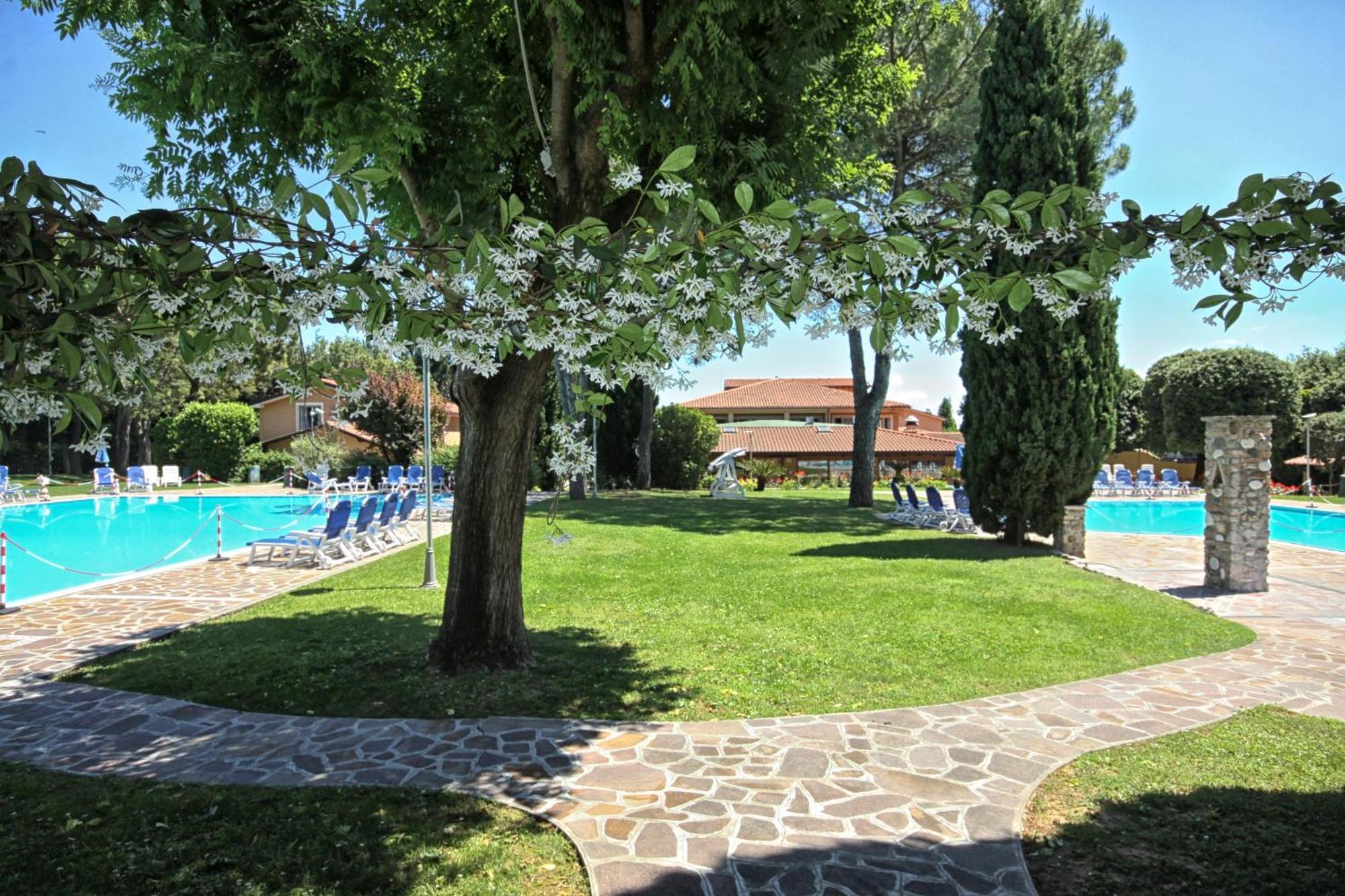 West Garda Hotel Padenghe sul Garda Kültér fotó